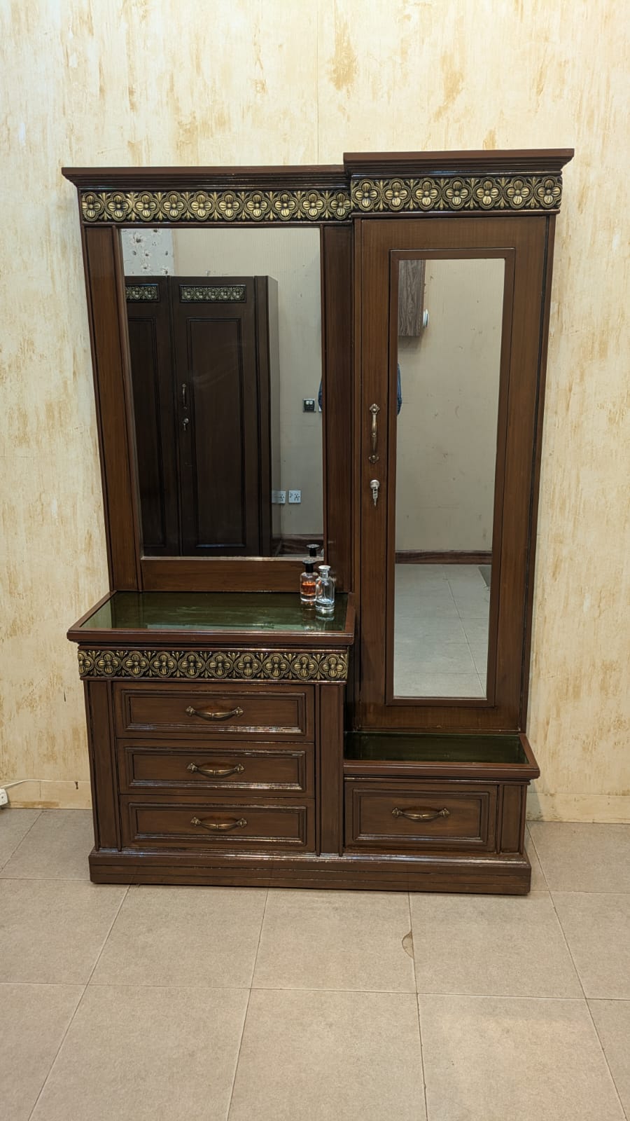 Elegant King Size Bedroom Set