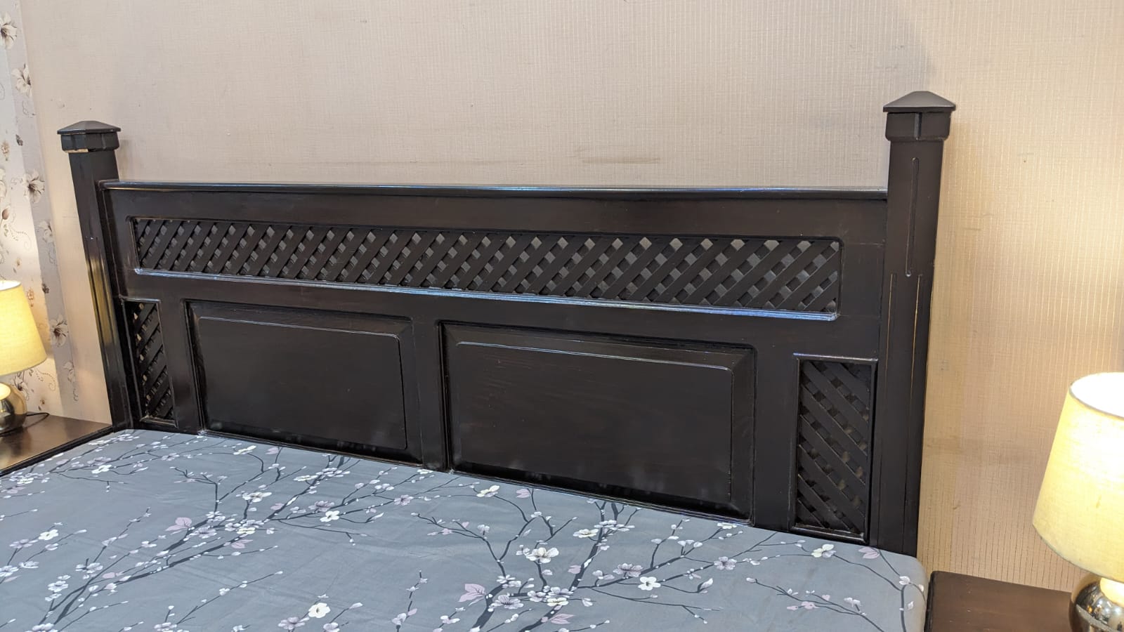 King Size Bed With 2 Side Tables