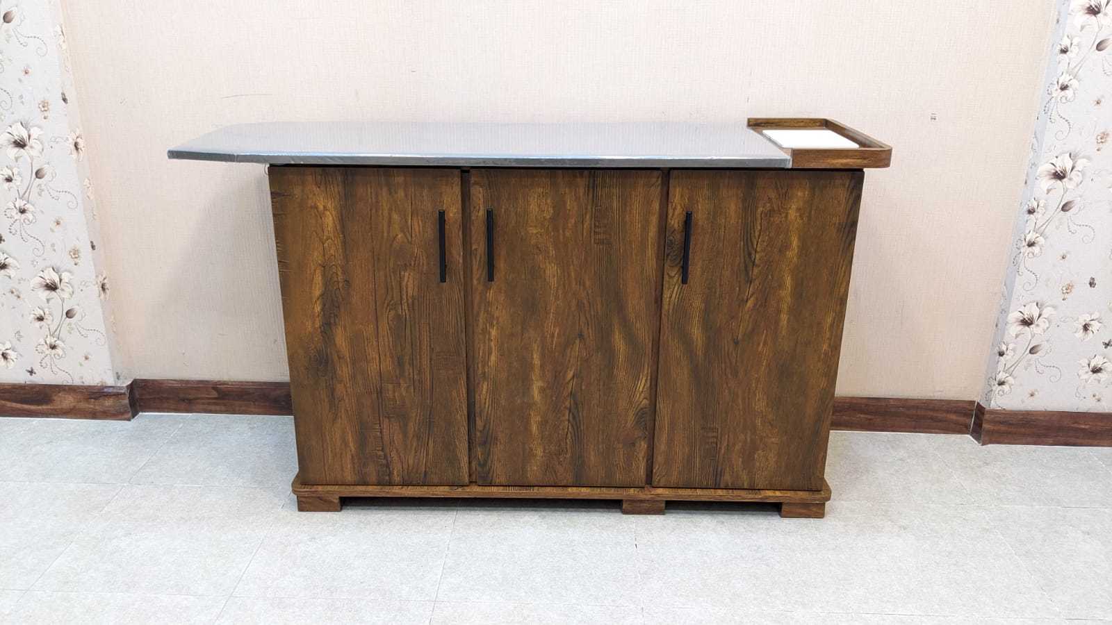 Brand New Divinecrafts Iron Table