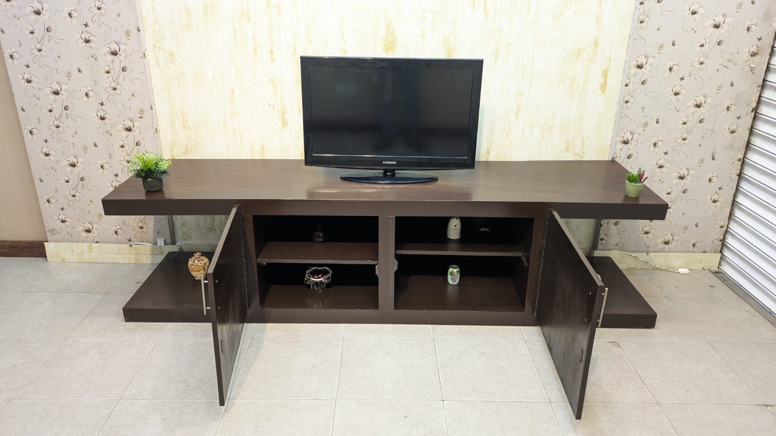 Elegant TV Unit