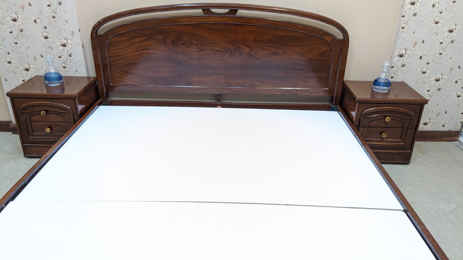 King Size Bed with 2 Side Tables