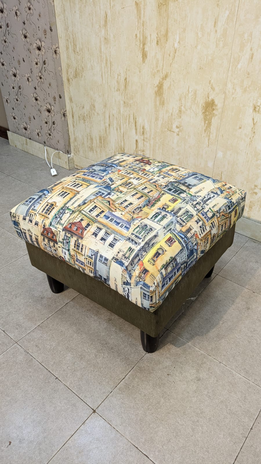 4 Seater Sofa Set with 2 Ottomans