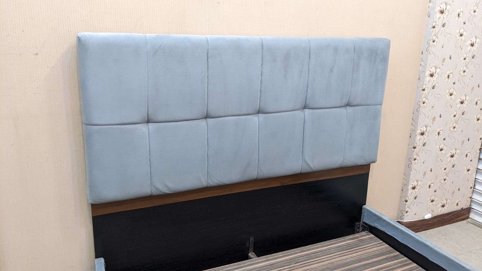 Fully Cushioned Queen Size Bed