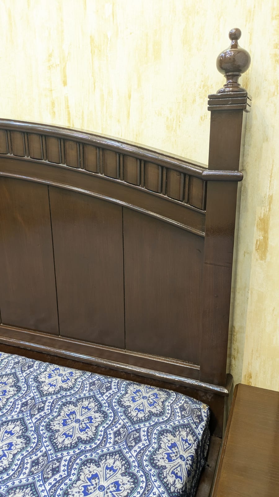 King Size Bed With 2 Side Tables