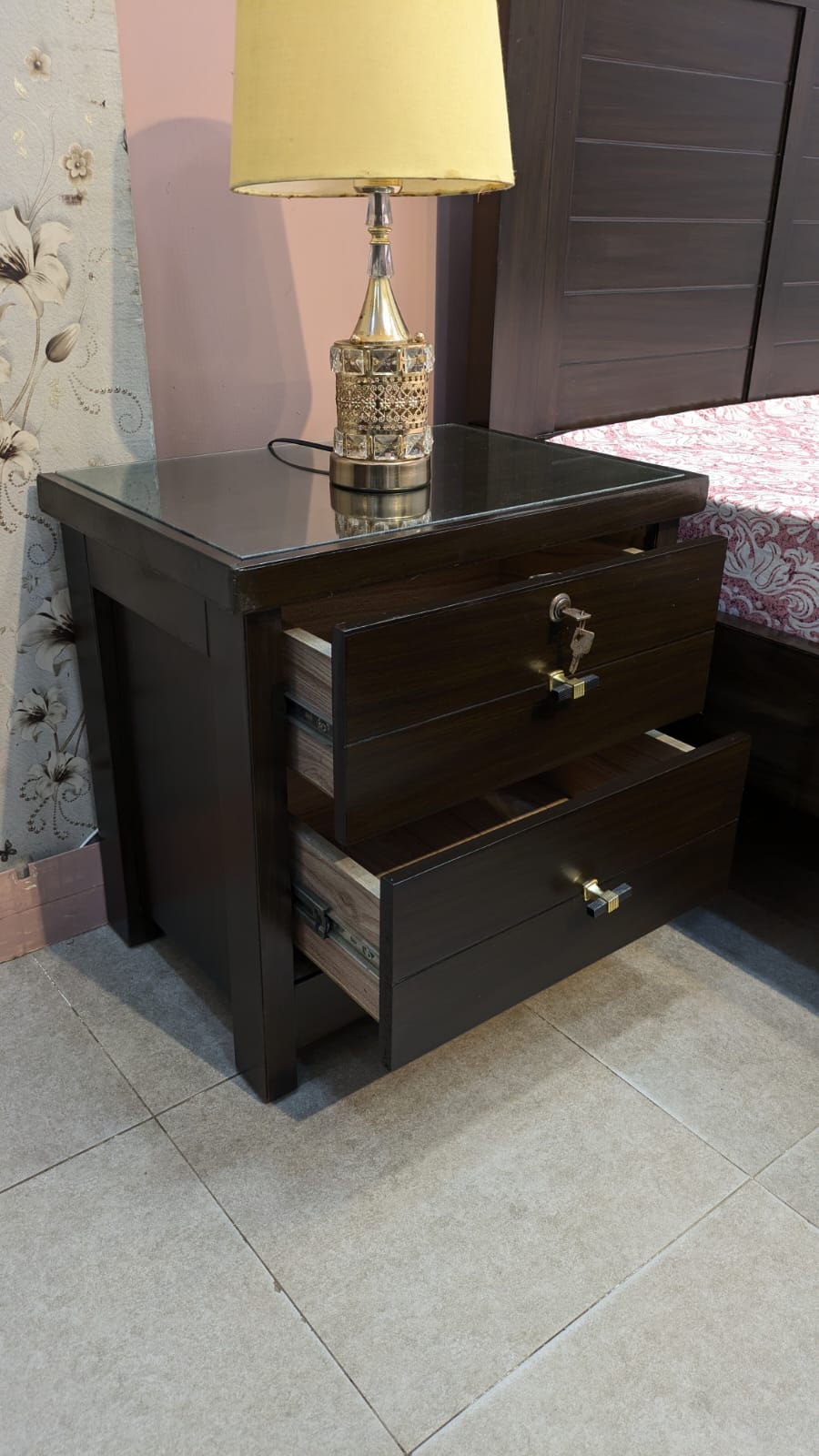 Elegant Queen Size Bed with 2 Side Tables