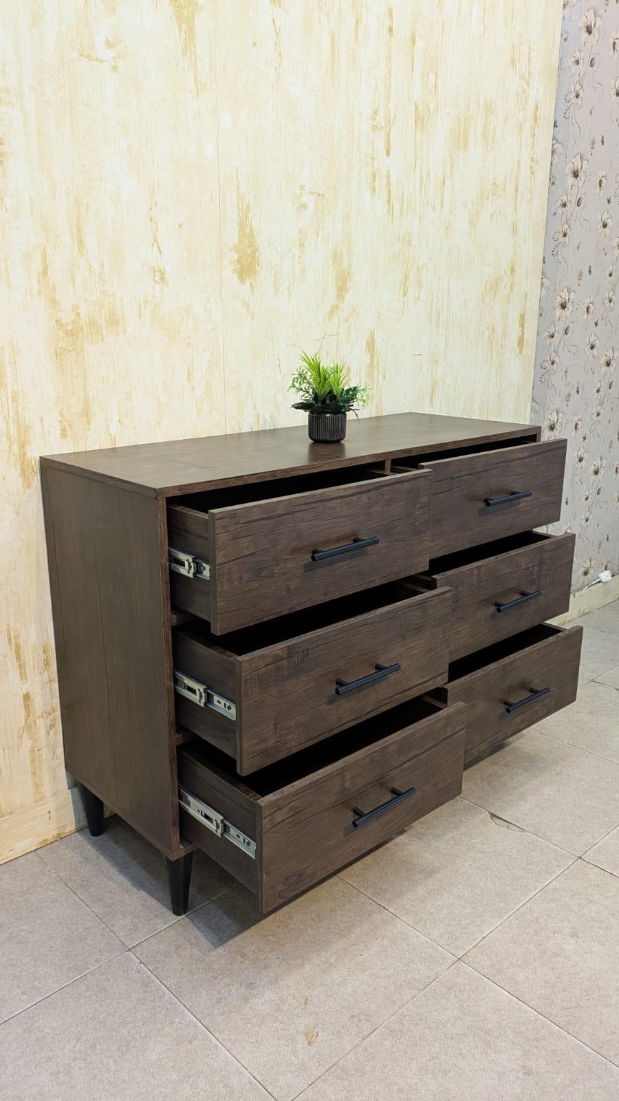 BRAND NEW 6-DRAWER CHEST – MODERN & SPACIOUS