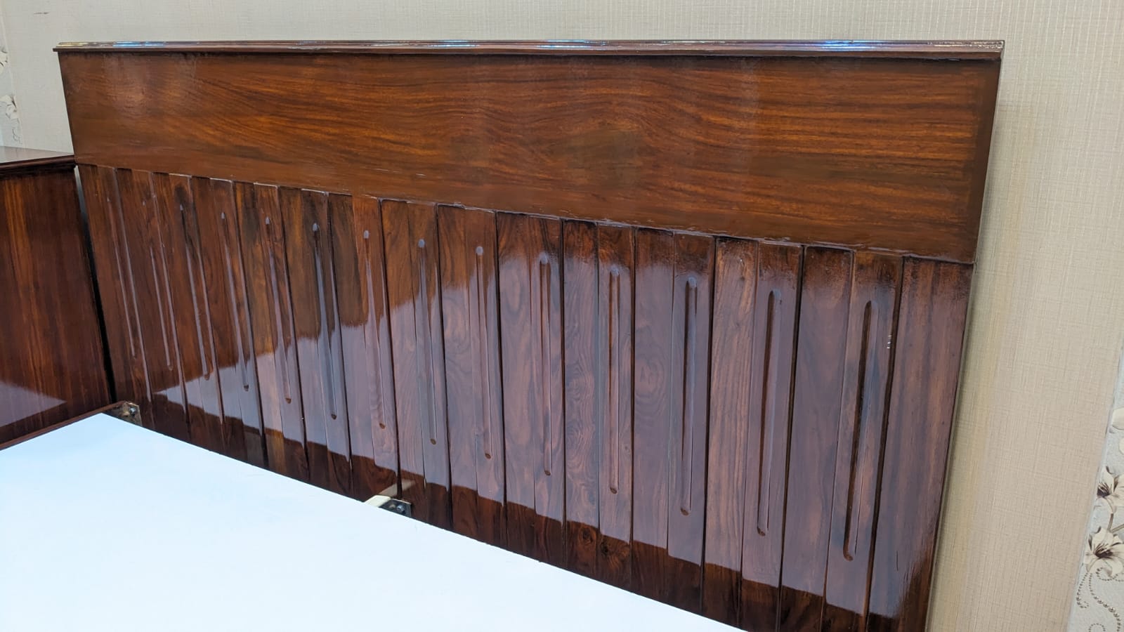 Pure Sheesham Wood King Size Bed with 1 Side Table