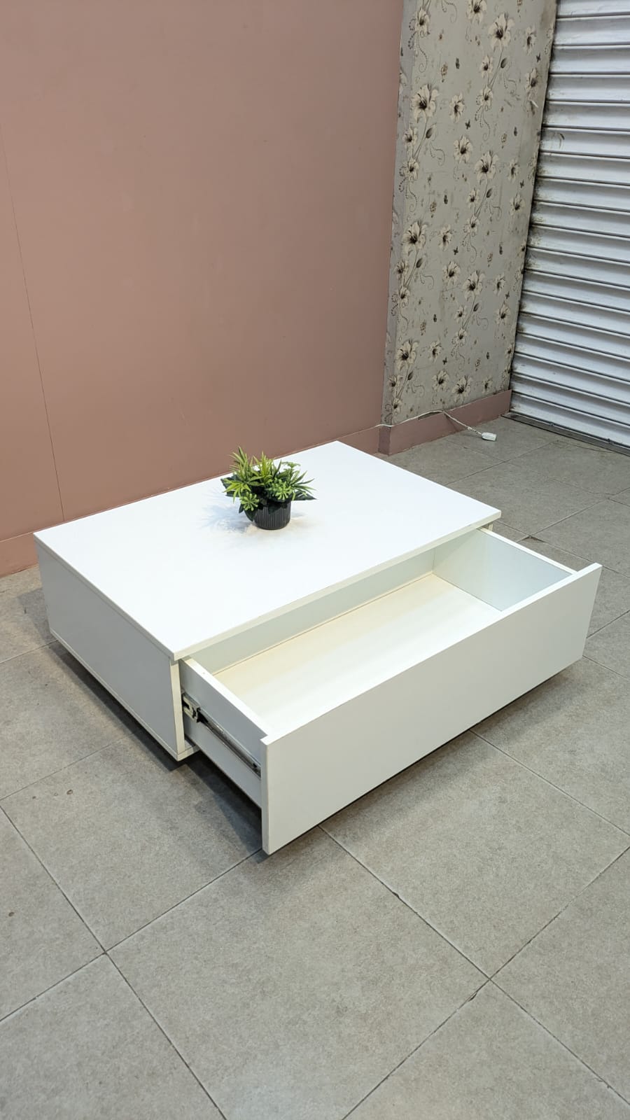 ELEGANT MODERN CENTER TABLE – STYLE MEETS STORAGE!