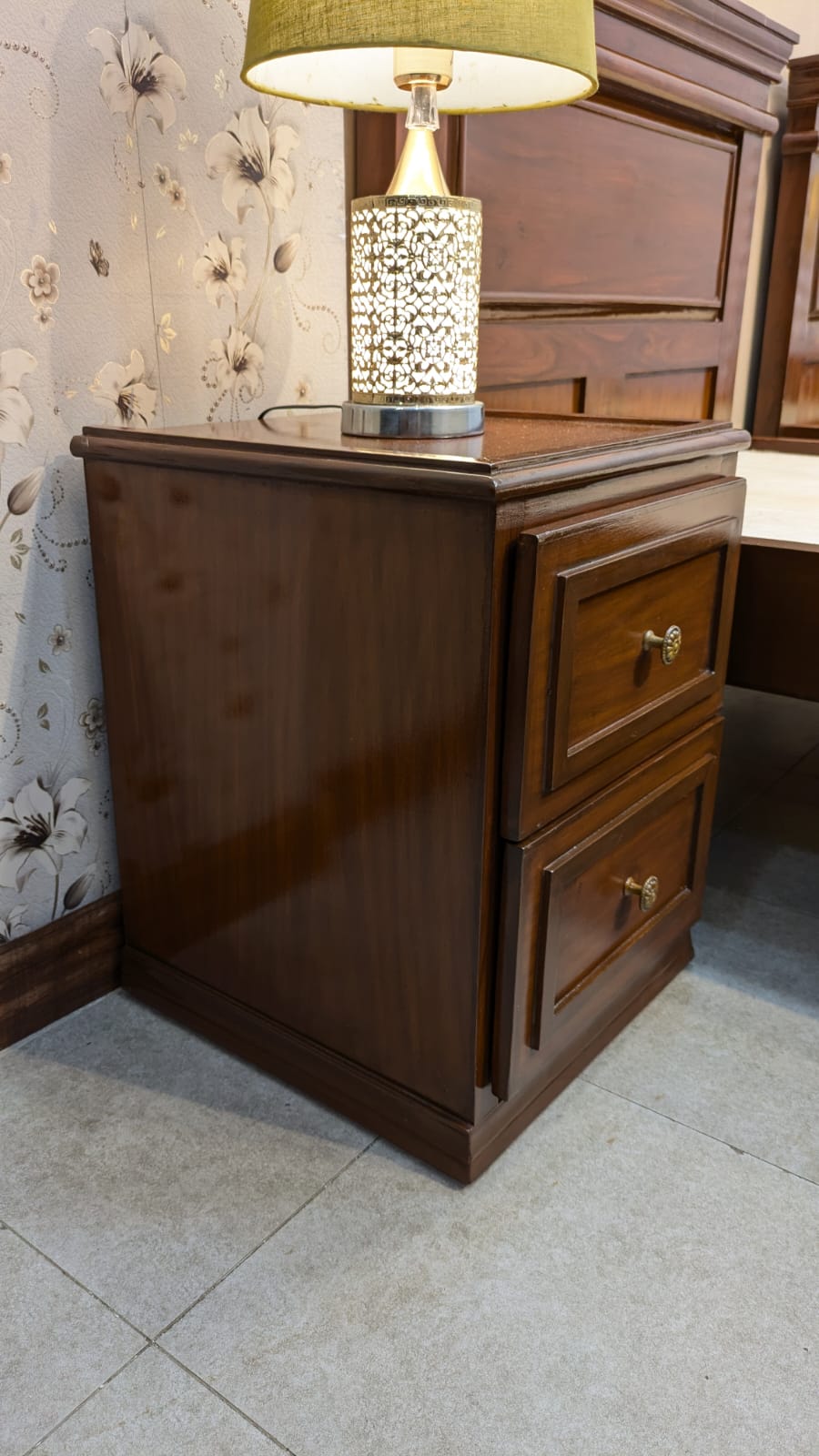 Pair Of Single Beds with 2 Side Tables