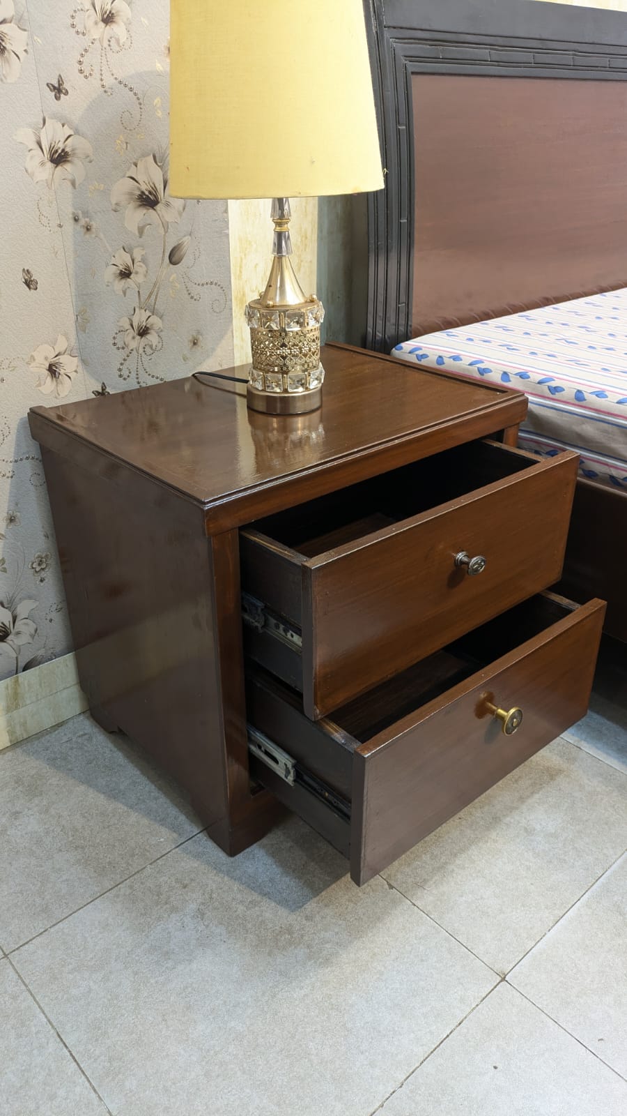 King Size Bed With 2 Side tables