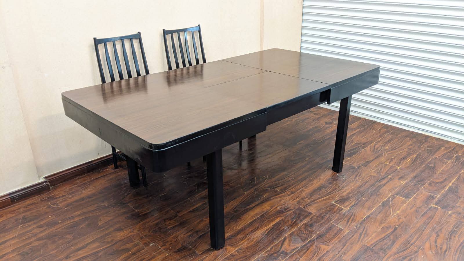 Extendable 6 Seater Dining Table with Extra Chair