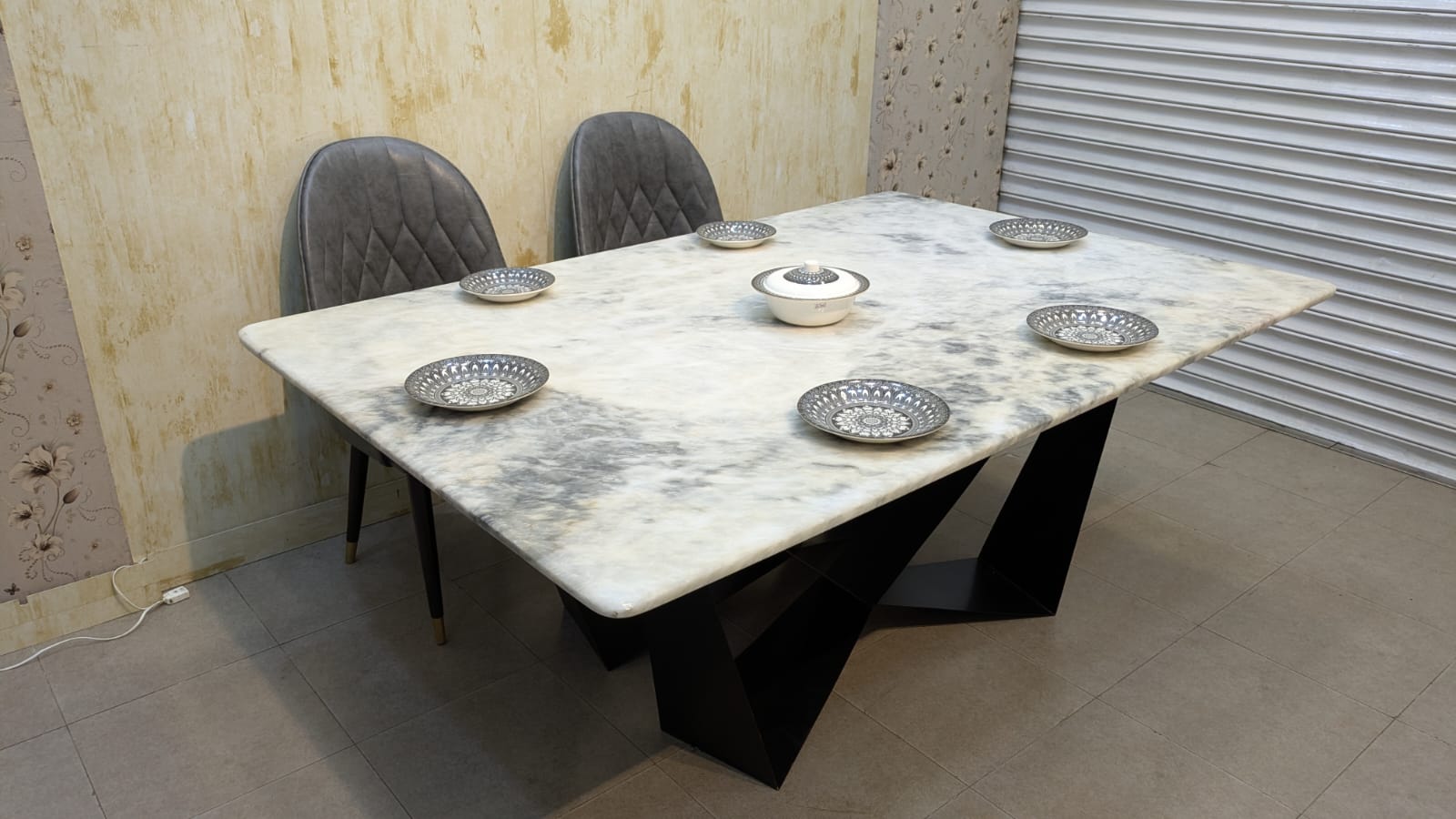Modern Design 6 Seater Dining Table with Marble Top
