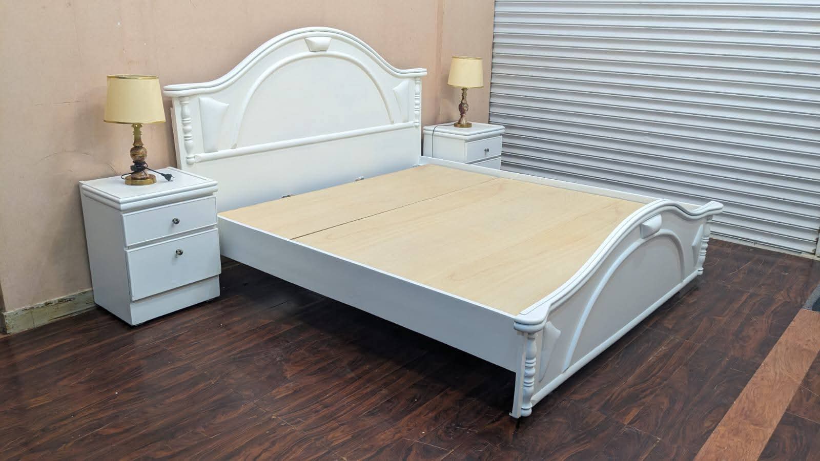 King Size Bed With 2 Side Tables
