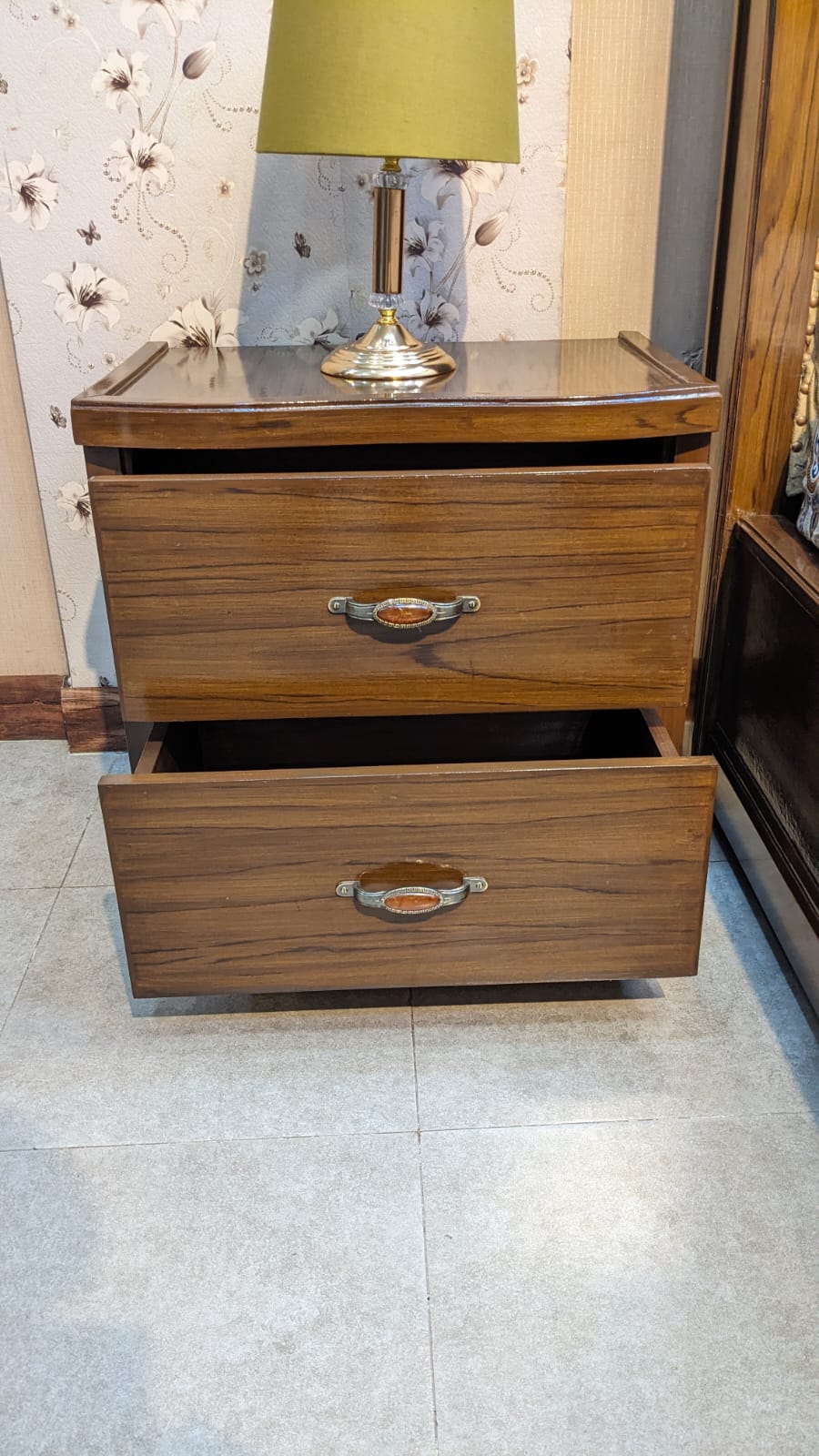 King Size Bed With 2 Side Tables