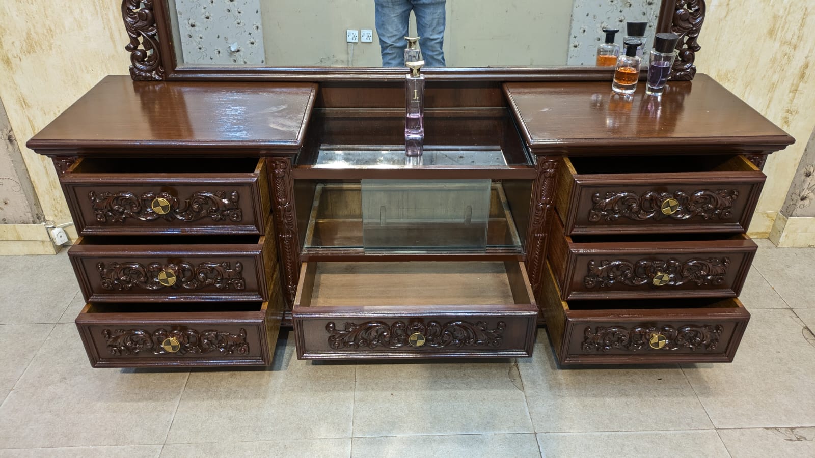 Elegant King Size Bed Set