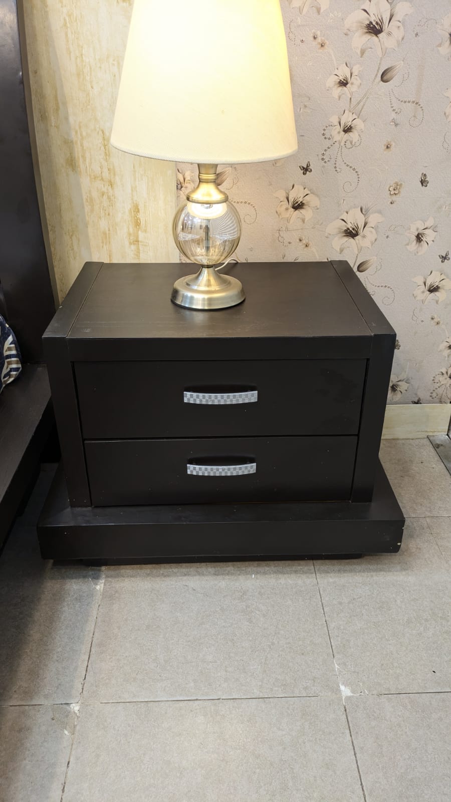 King Size Bed With 2 Side Tables