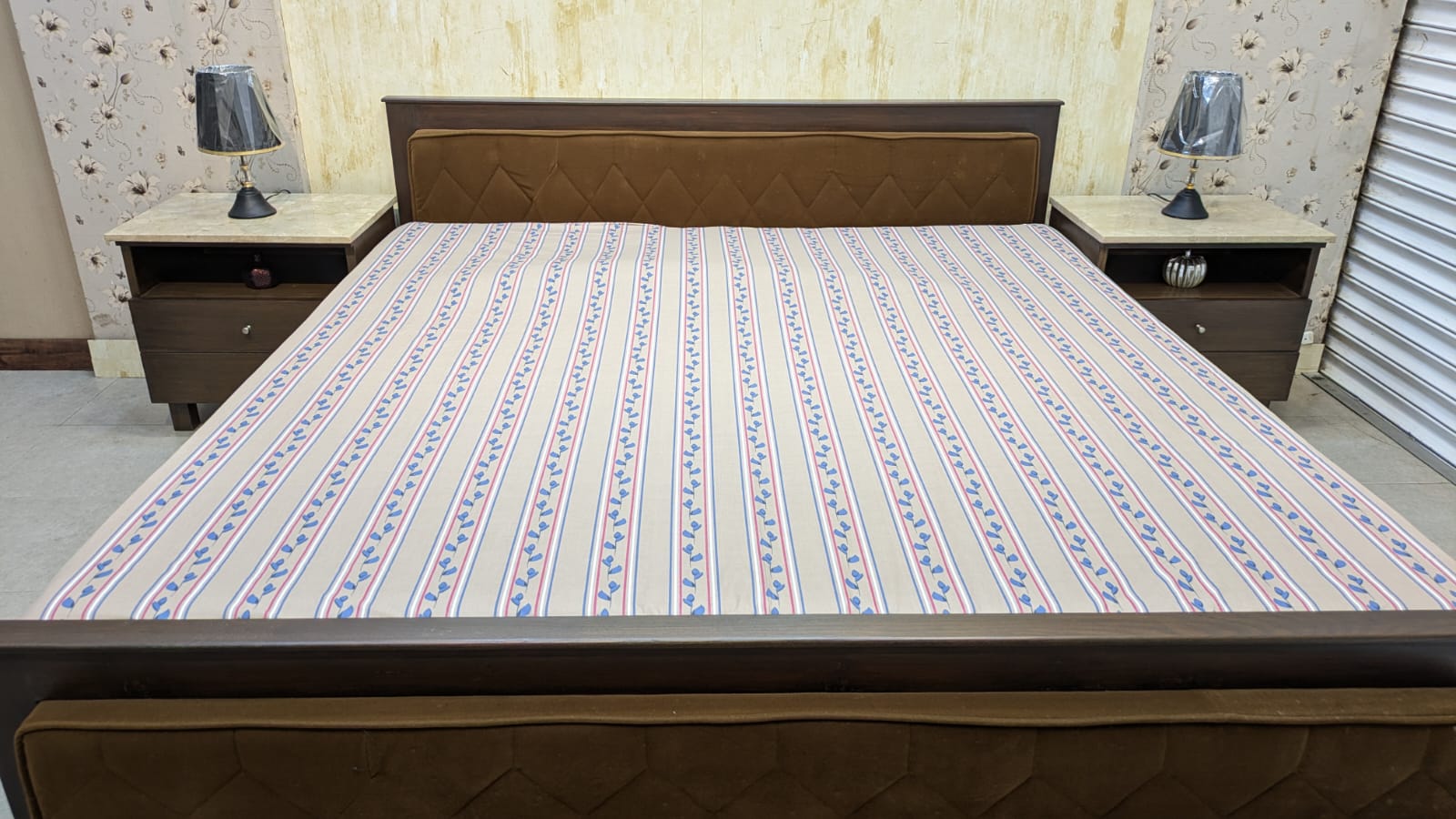 King size bed with 2 side table