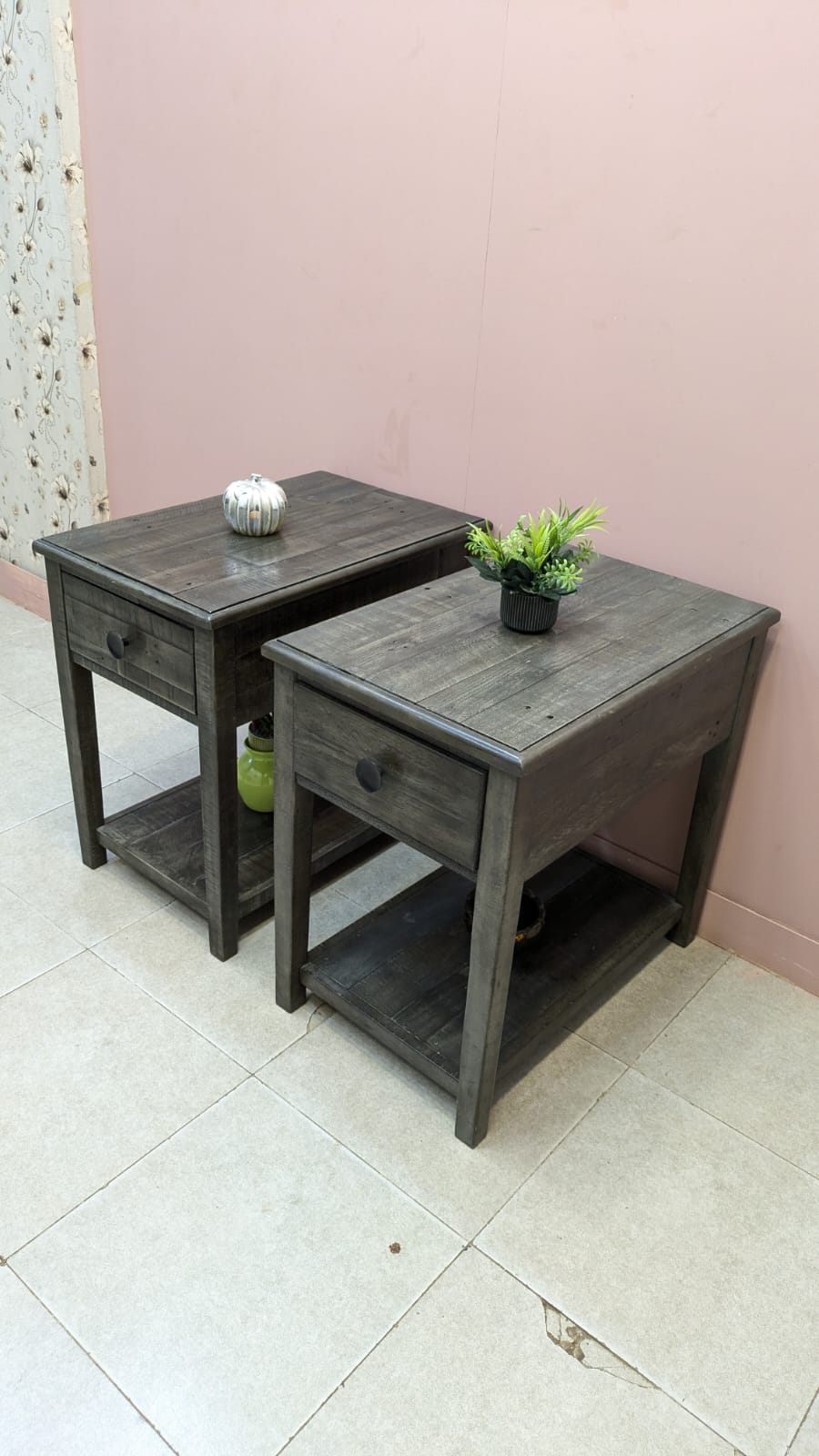 Imported American Ashley Furniture borlofeild Pair of Corner Table