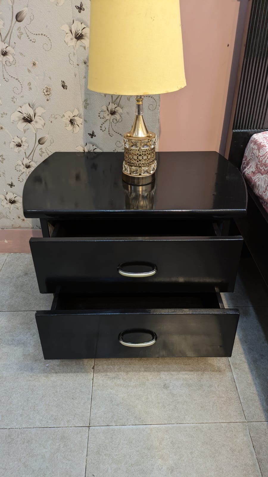 King Size Bed With 2 Side Tables