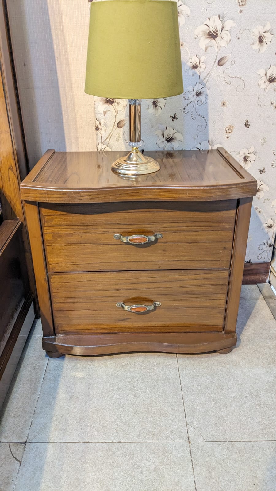 King Size Bed With 2 Side Tables