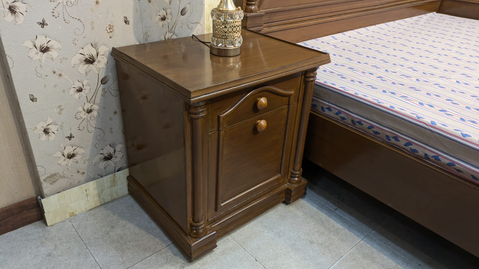 King Size Bed with 2 Side Tables