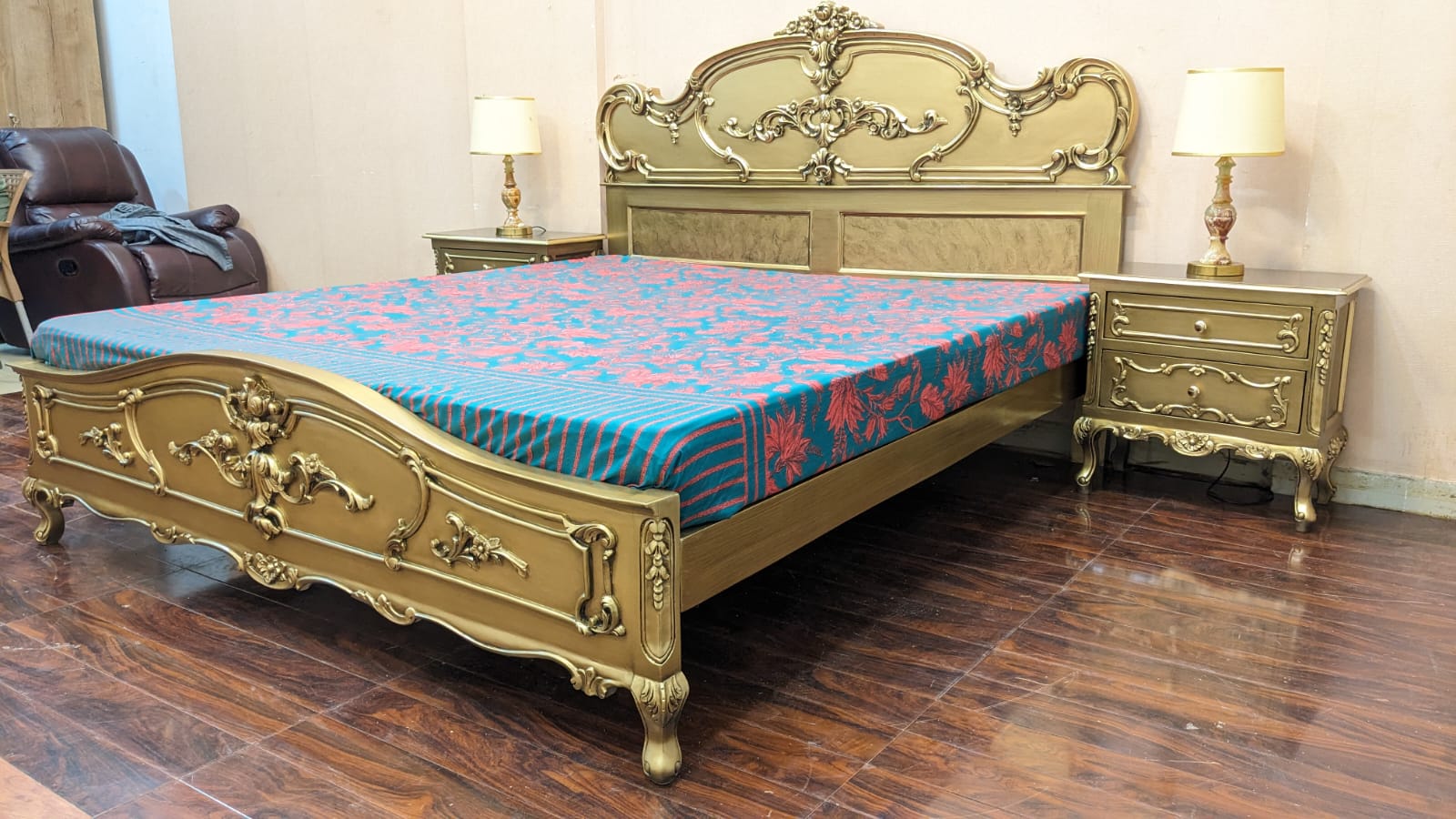 Chinioti Solid Sheesham Wood King Size Bed Set