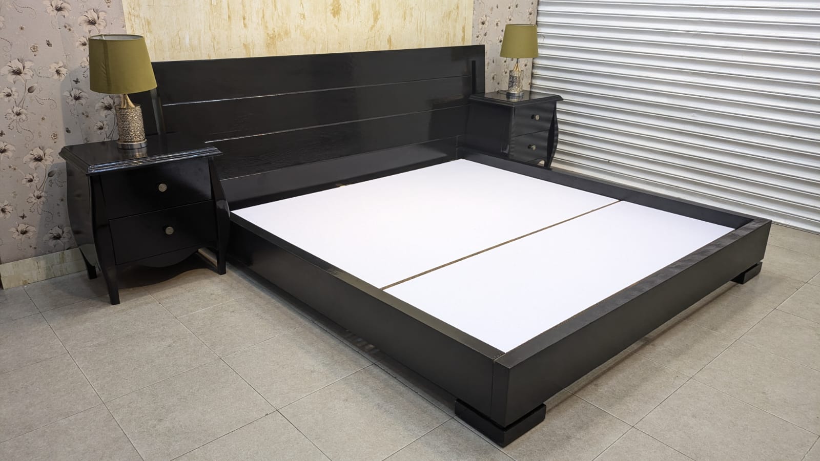 King Size Bed With 2 Side Tables