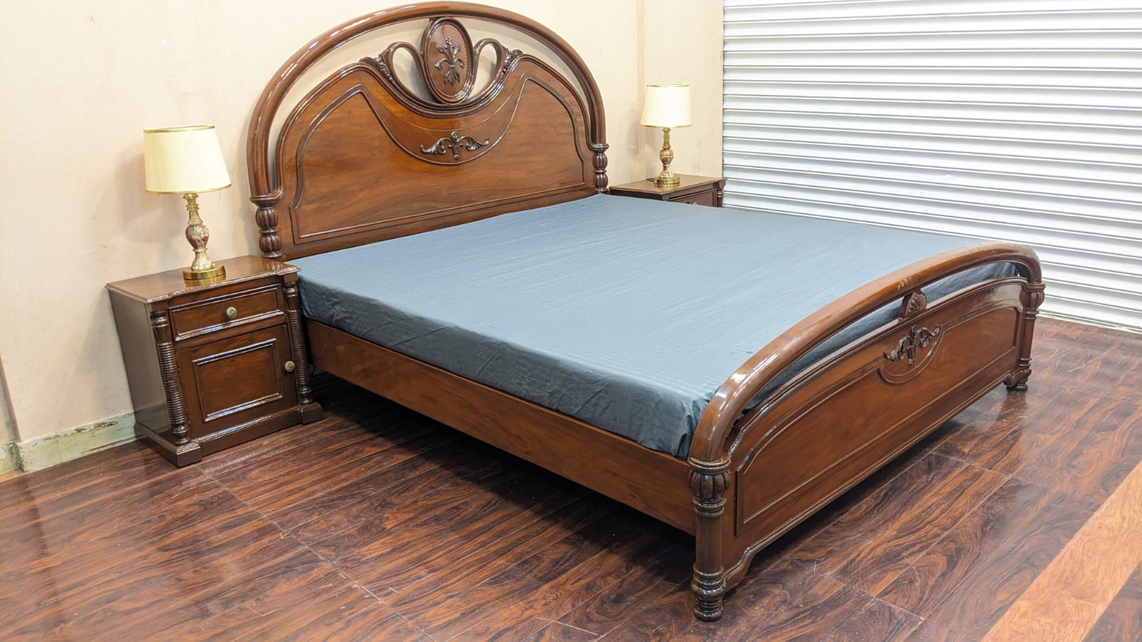 Pure Sheesham Wood King Size Bed With 2 Side Tables