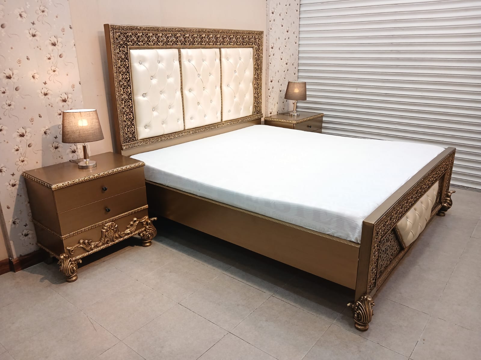 Stylish King Size Bed Set