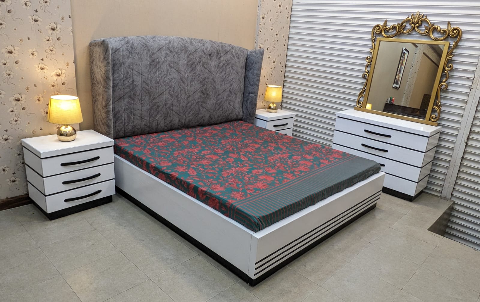 King Size Bed With 2 Side Tables and Dressing