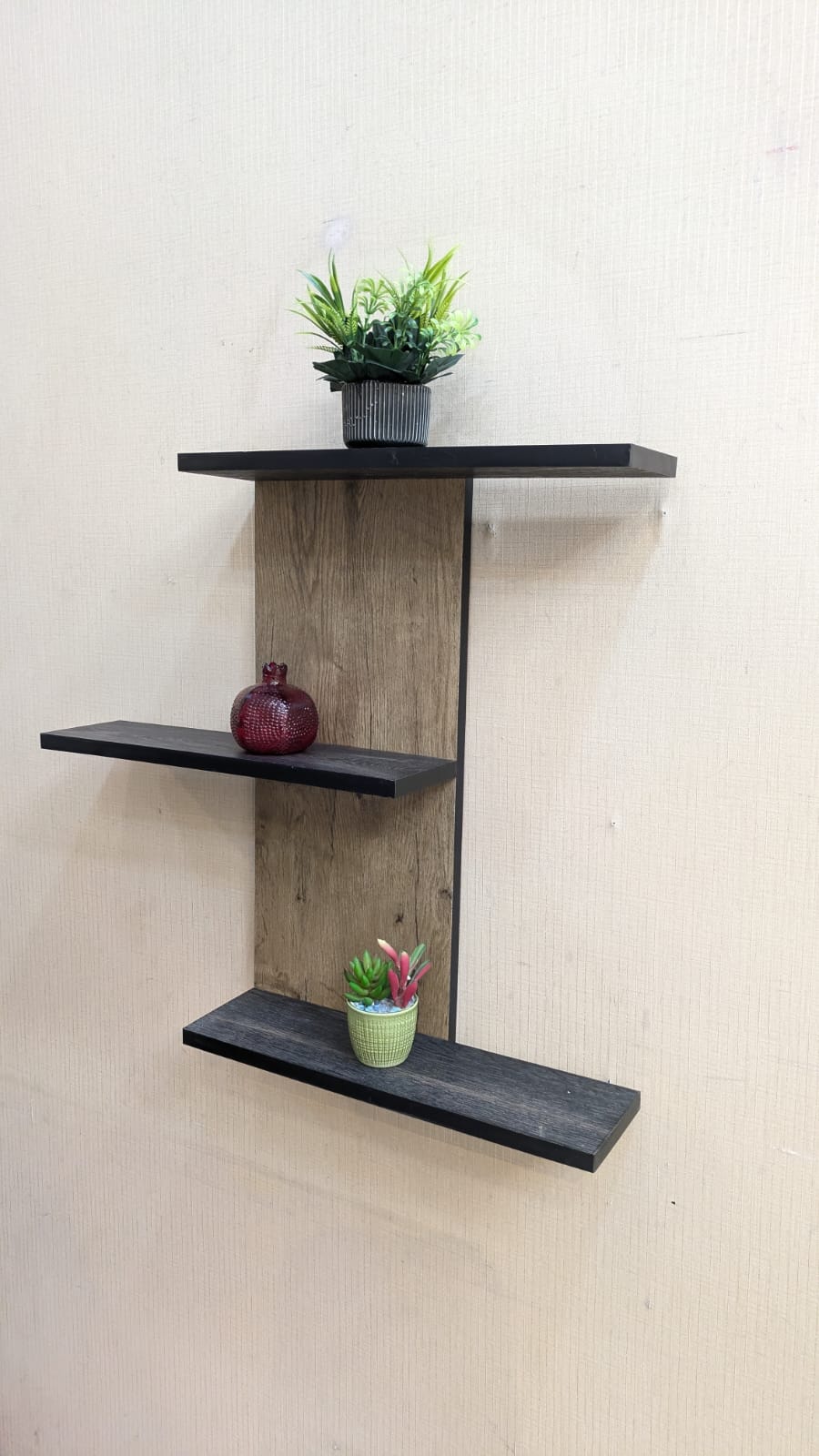 BRAND NEW WALL MOUNTED DISPLAY SHELF