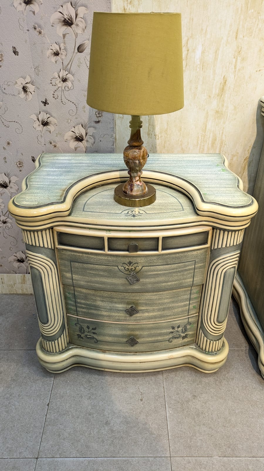 Chester With 2 Side Tables