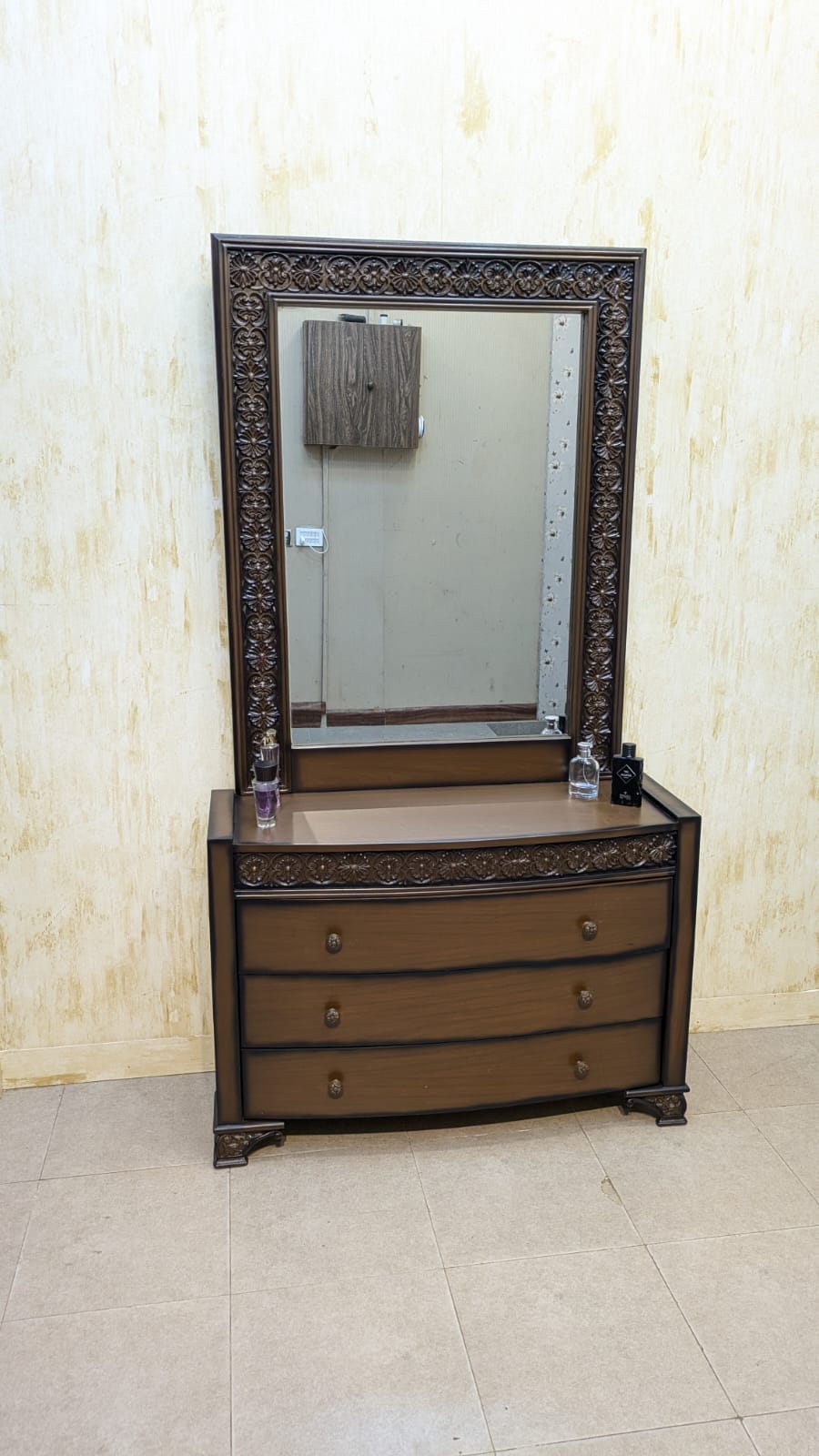 King Size Bed With 2 Side Tables and Dressing Table