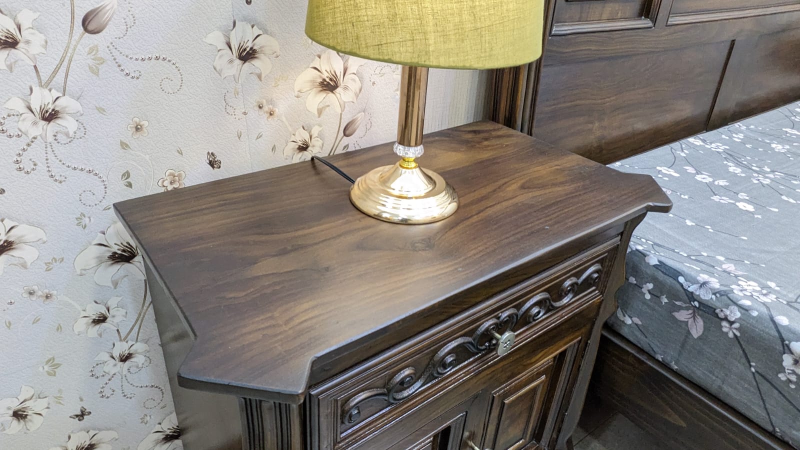 Solid Sheesham Wood King Size Bed With 2 Side Tables and Dressing Table