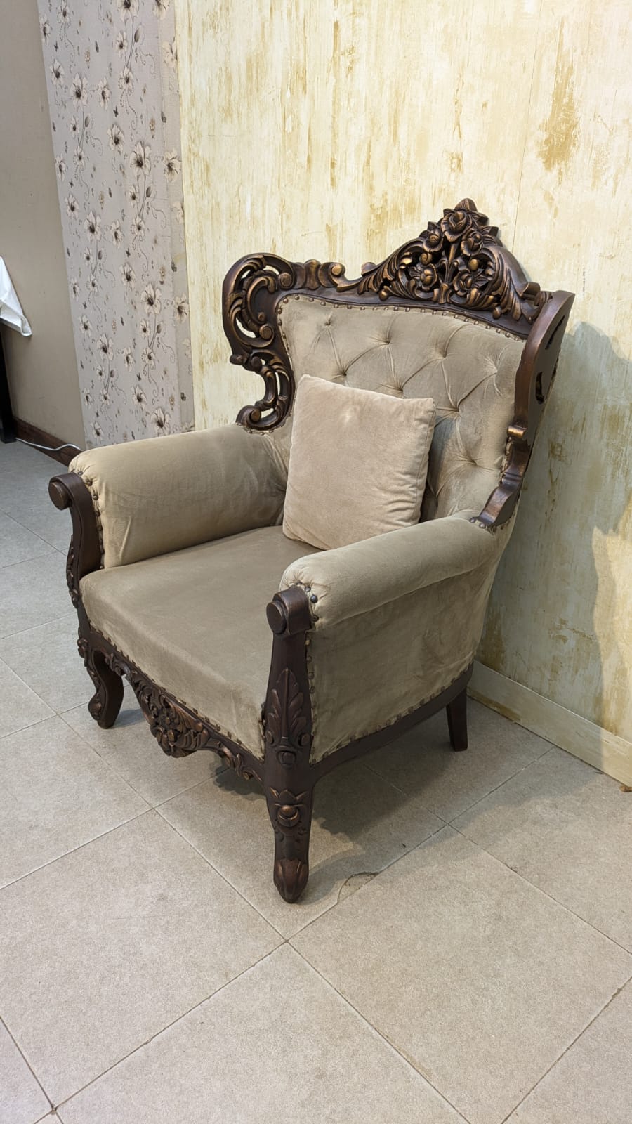 Solid Sheesham Wood Chinioti 5-Seater Sofa Set
