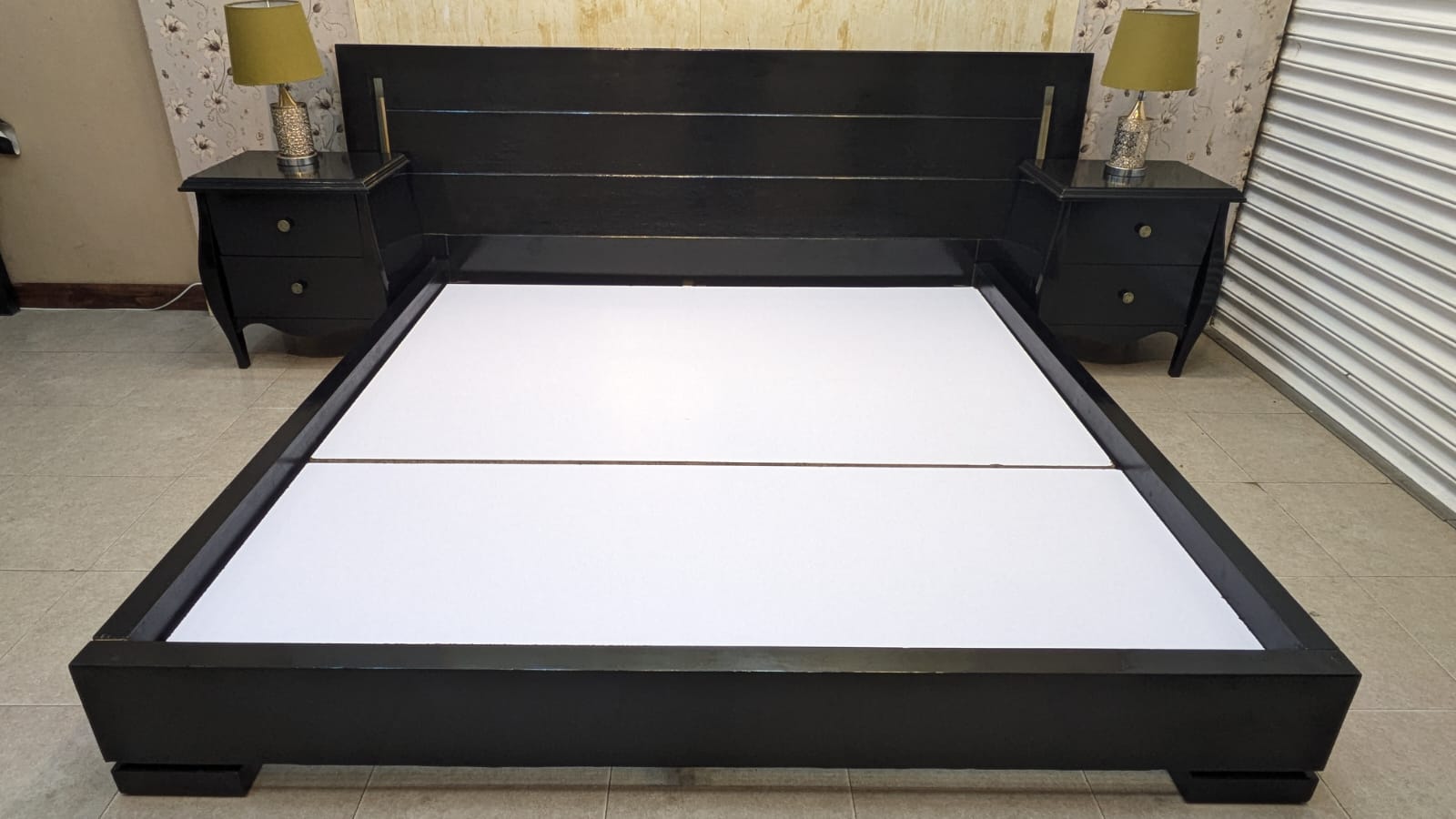 King Size Bed With 2 Side Tables