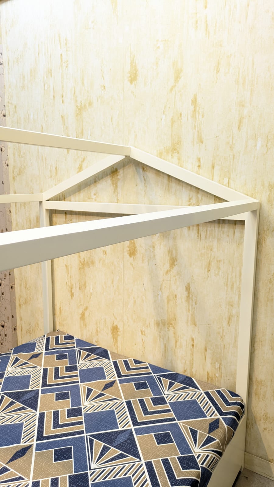 Queen Size Bed With Master Molty Foam Mattress