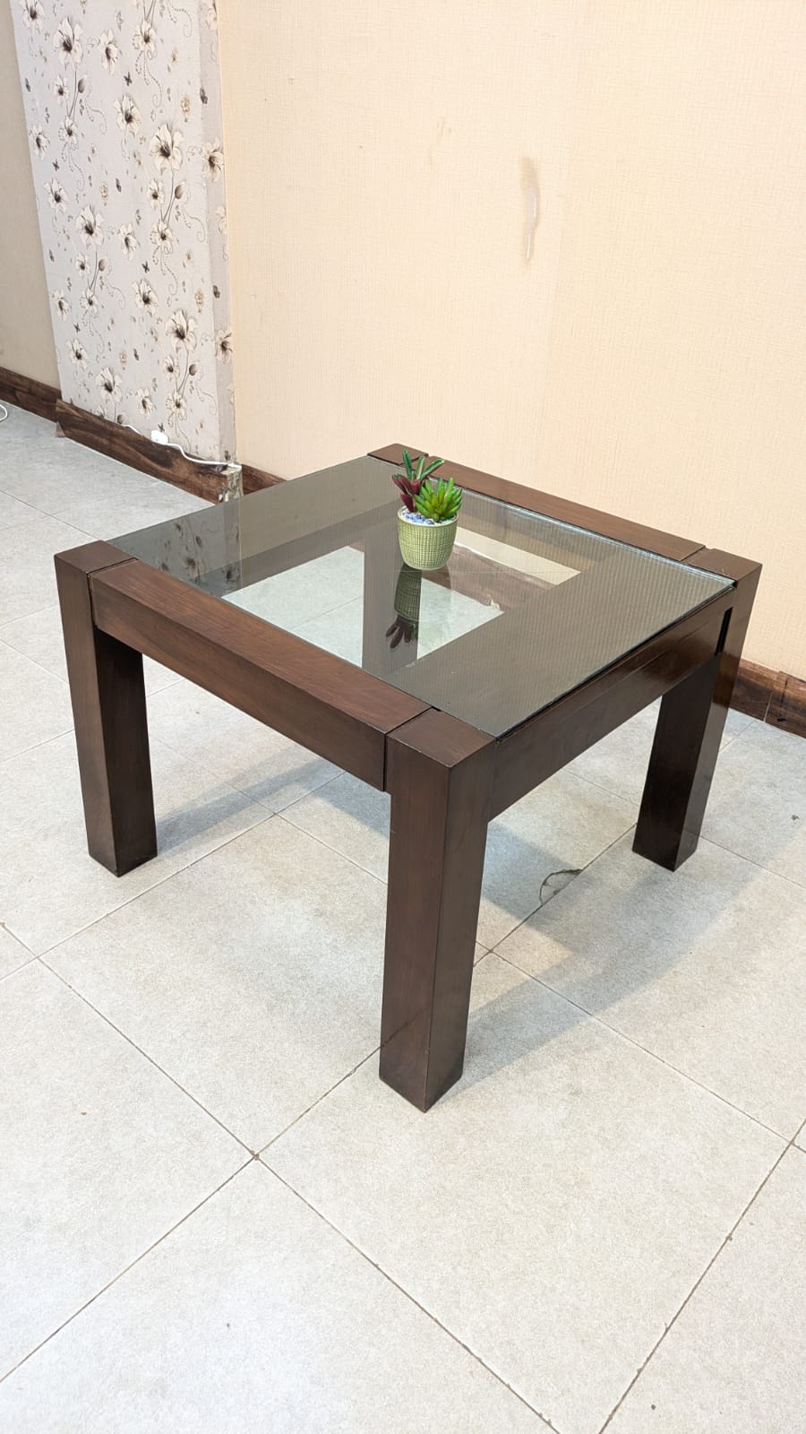 100% Solid Sheesham Wood Corner Table