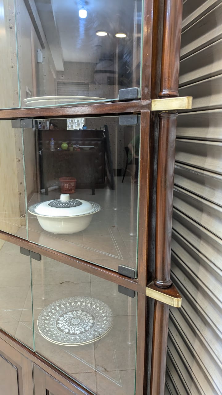 Crockery divider