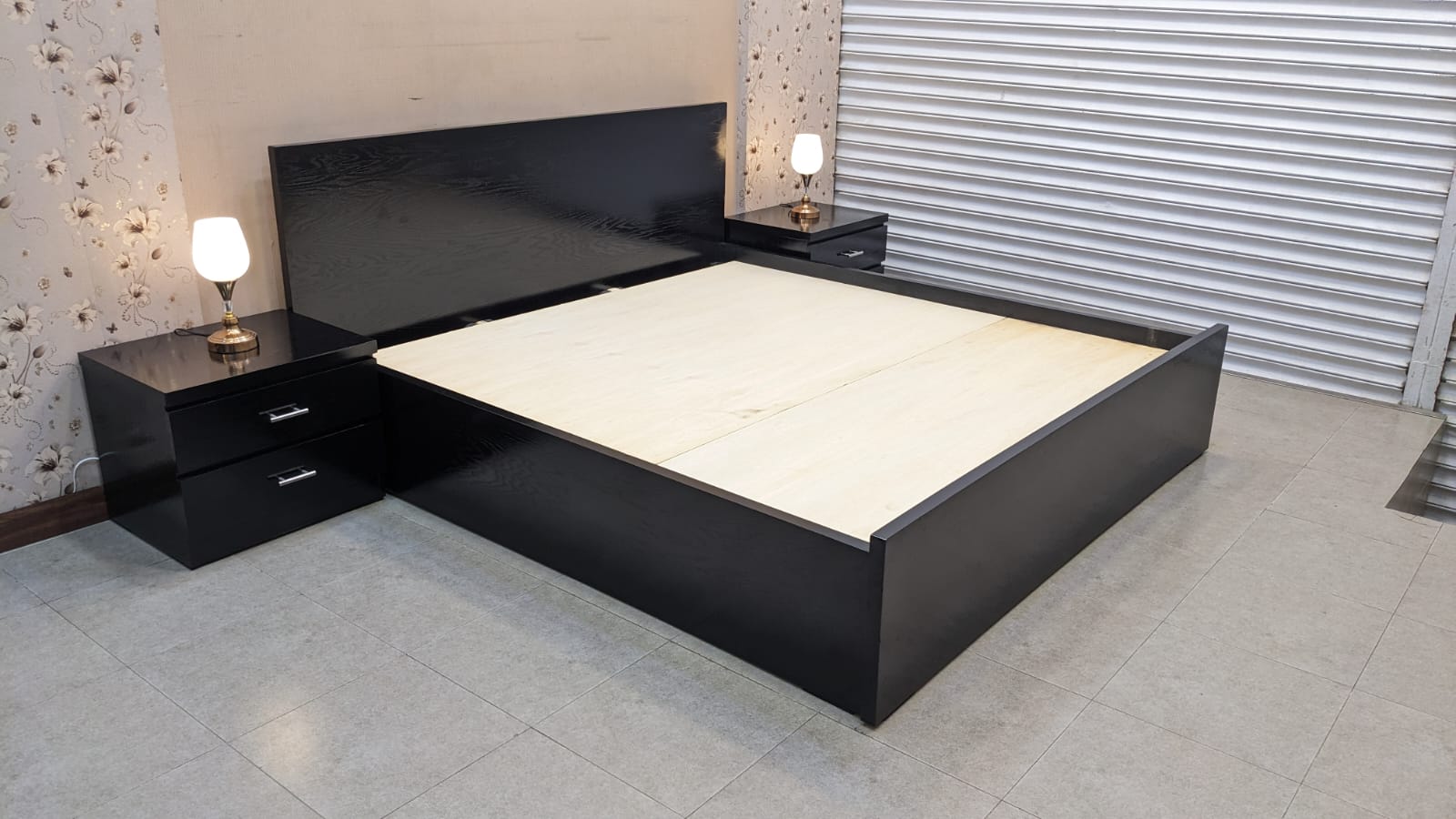 King Size Bed With 2 Side Tables