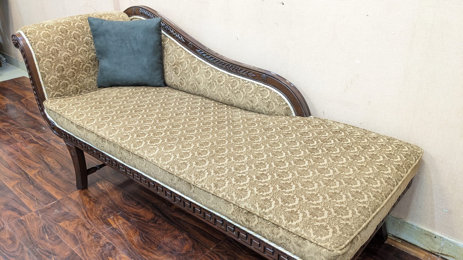 Solid Sheesham Wood 2.5 Seater Diwan