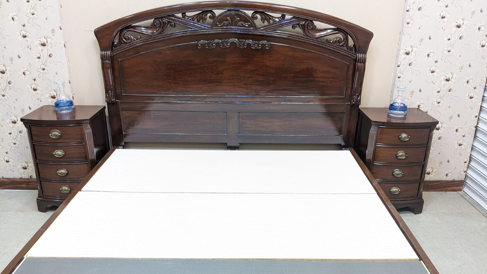 Solid Sheesham Wood King Size Bed with 2 Side Tables