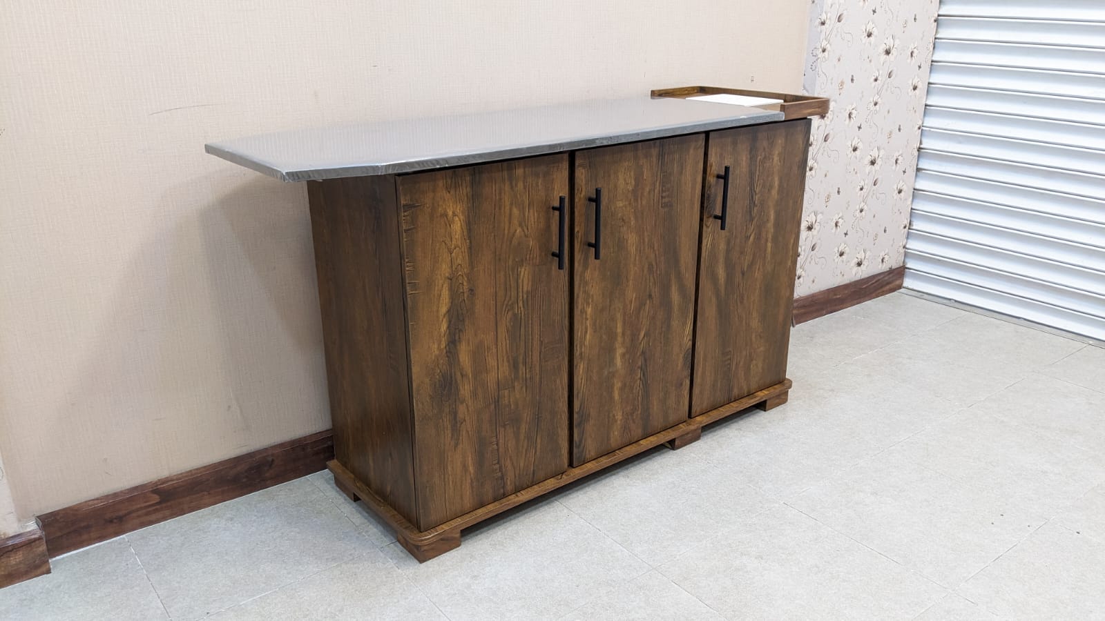 Brand New Divinecrafts Iron Table