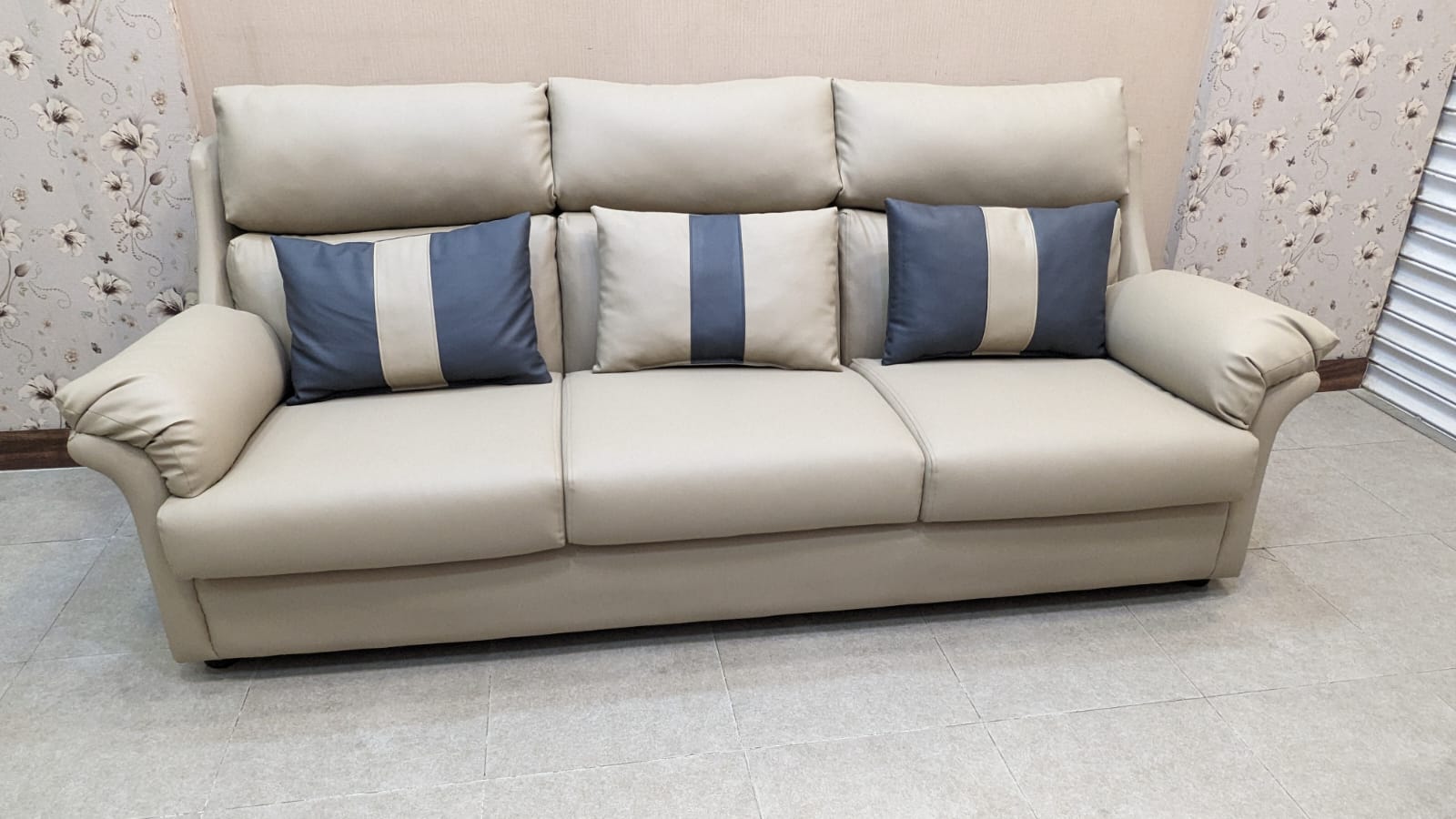 Imported Canadian Sklar peepler 6 Seater Sofa Set