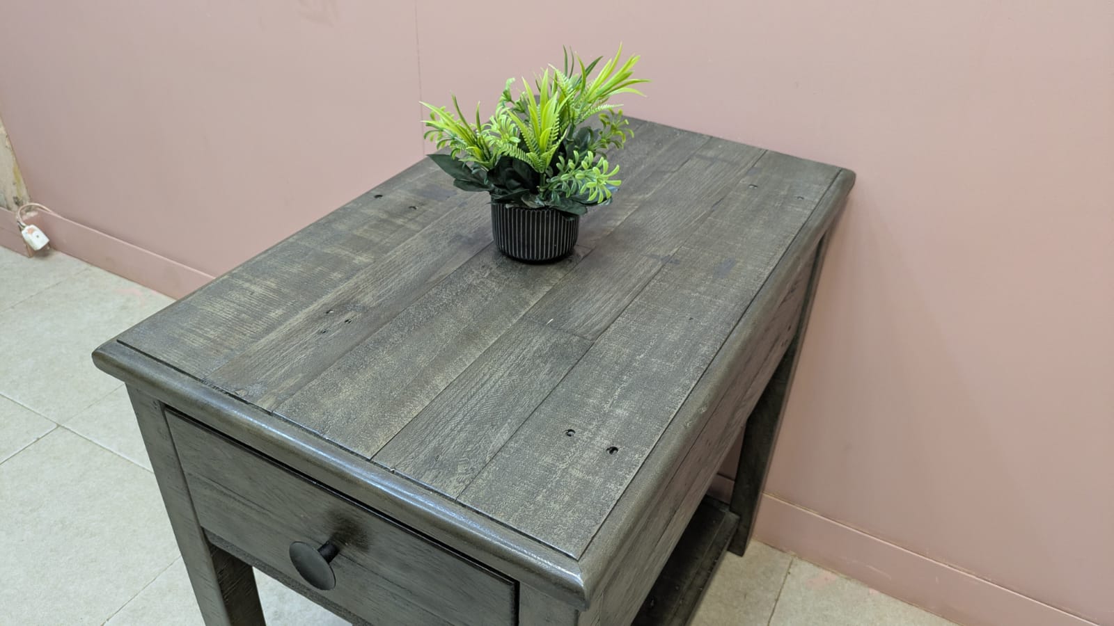 Imported American Ashley Furniture borlofeild Pair of Corner Table