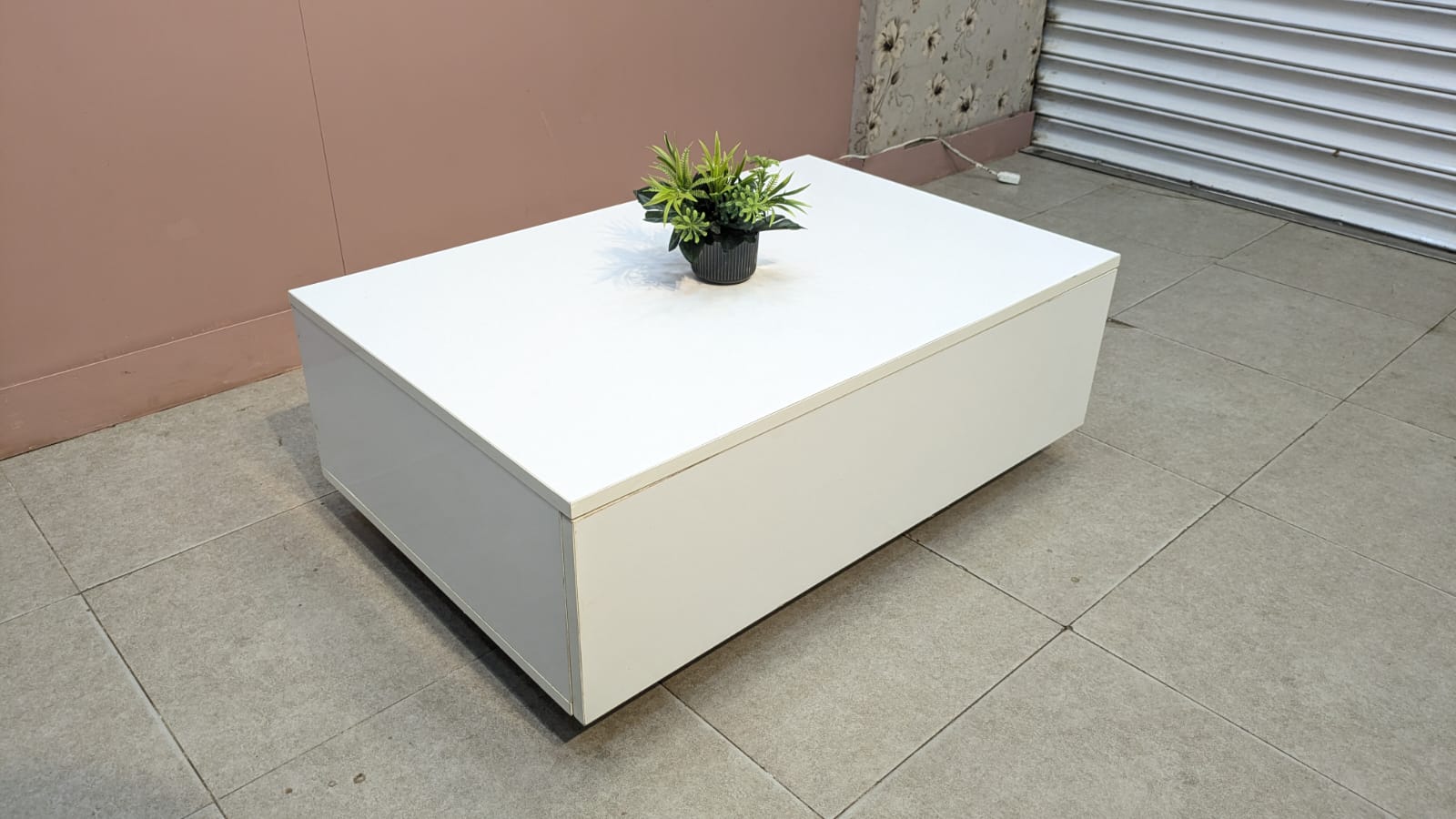 ELEGANT MODERN CENTER TABLE – STYLE MEETS STORAGE!