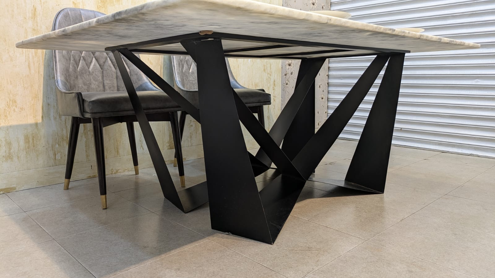 Modern Design 6 Seater Dining Table with Marble Top