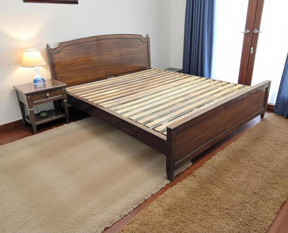 Queen Size Bed With 1 Side Table