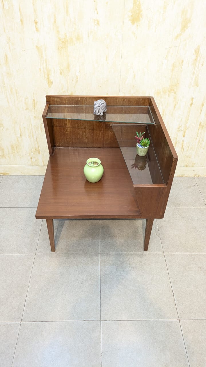 Corner Table