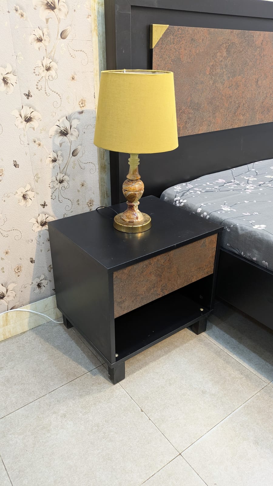King Size Bed With 2 Side Table